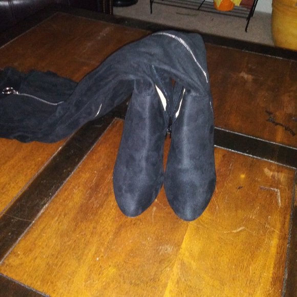 Like New Black Suede Thigh high Boots with faux zipper on side.  Size 10 - Picture 1 of 6